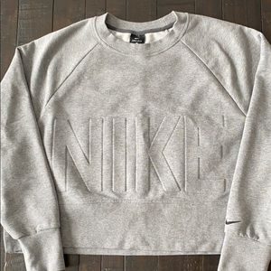 Cropped Nike sweatshirt